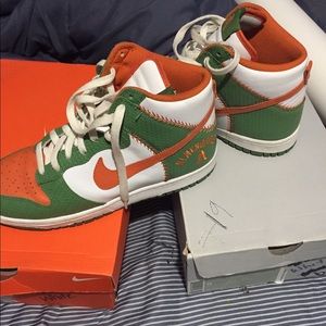 Nike dunks high top size 9